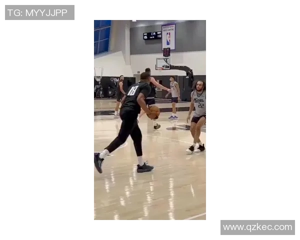 国王分享队内训练片段,威斯布鲁克中路空切双手放篮 国王分享队内训练片段,威斯布鲁克中路空切双手放篮