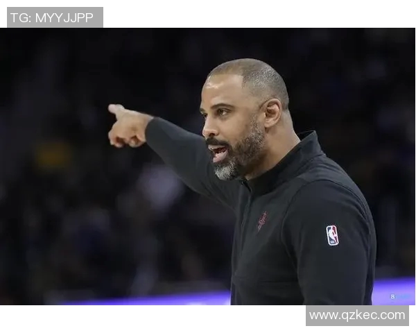 乌度卡：申京欧洲杯之旅提升信心，他现在乐于传球、无所不能